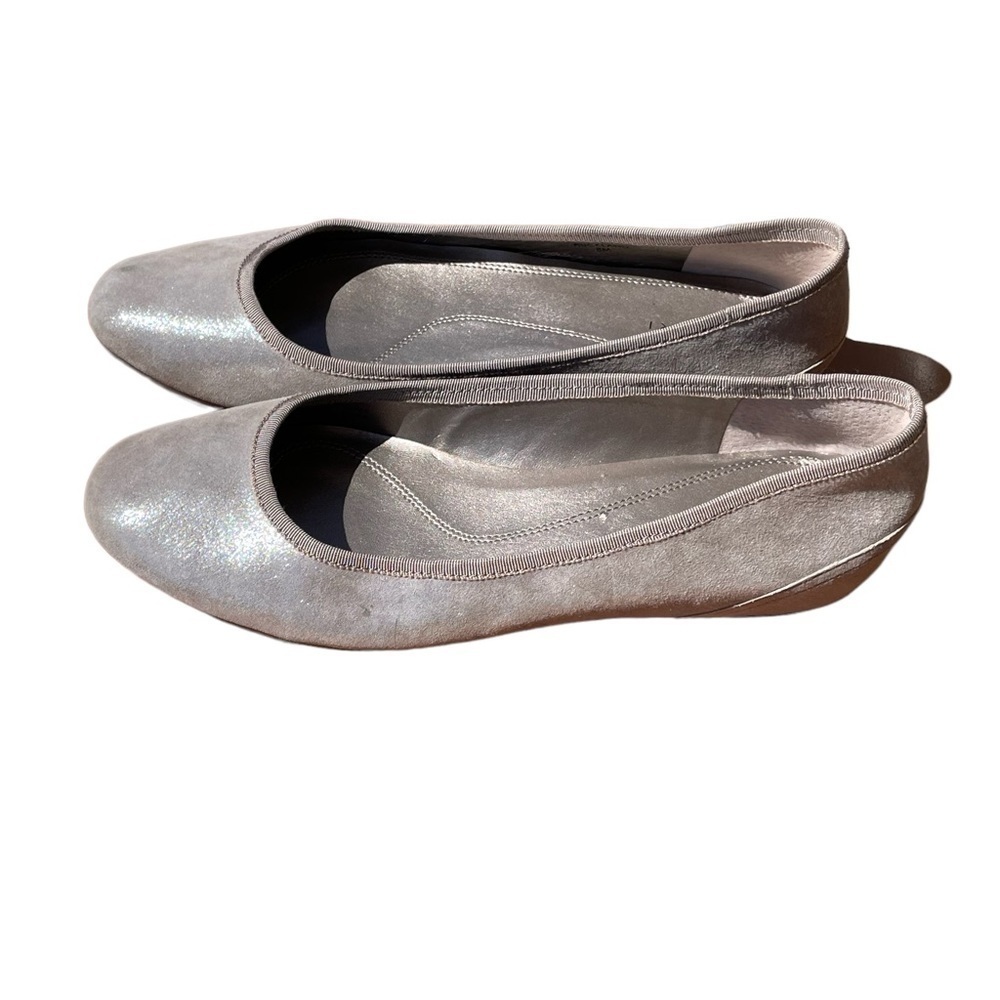 TAHARI SHOES SIZE 8M FLATS METALLIC PEWTER